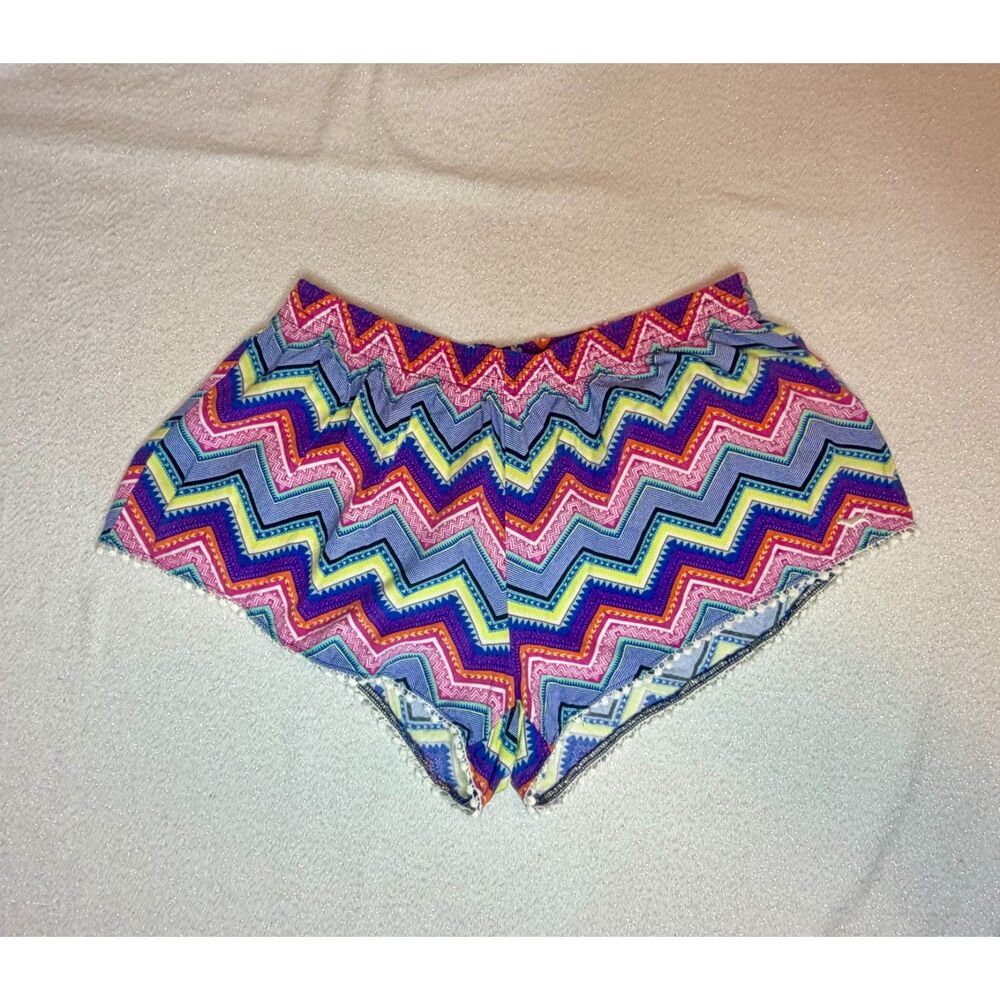 PINK Victoria's Secret multicolor chevron pom-trim sleep lounge shorts. Size M